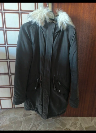 Khaki Green Parka Jacket with White Fur Hood - Size 38, brand: Vintage Dressing, condizioni: Nuovo senza cartellino, taglia: XS / IT 38 / EU 34, €26.99, €29.04 include la Protezione acquisti