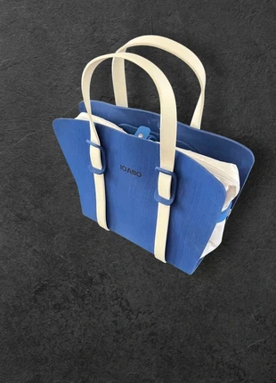 Borsa azzurra con manici crema – design moderno e capiente 🌊, brand: IO AIIIO, condizioni: Nuovo senza cartellino, €40.00, €42.70 include la Protezione acquisti